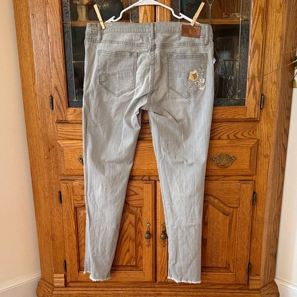 DRIFTWOOD Light Gray Women's Skinny Jeans with Floral Embroidery - Picture 6 of 10